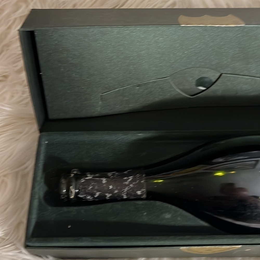 Vintage 1998 Dom Perignon. Empty bottle and box included. - Picture 5 of 6
